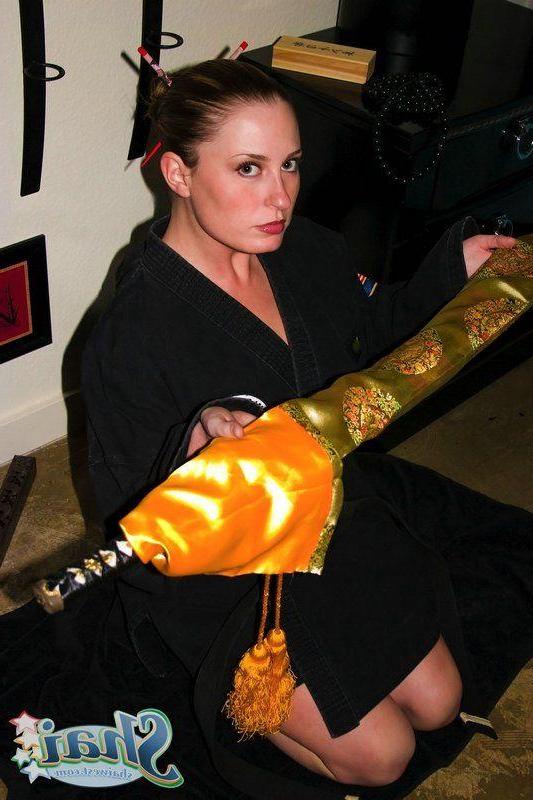 20P Pictures of Shai West getting kinky in the dojo