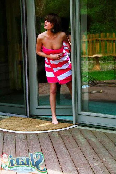 20P Pictures of Shai West having kinky fun on the back deck