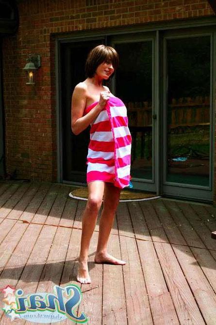 20P Pictures of Shai West having kinky fun on the back deck