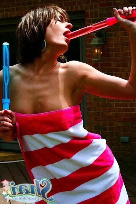 20P Pictures of Shai West having kinky fun on the back deck