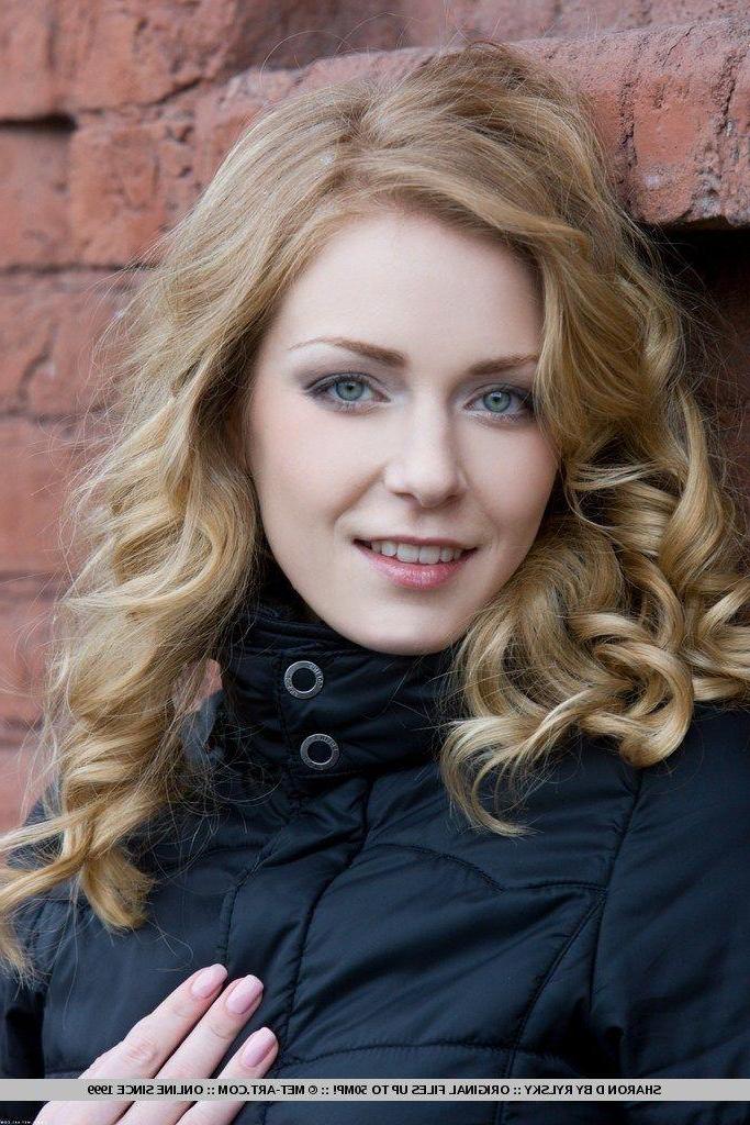 18P Pictures of Sharon D spreading for your cock