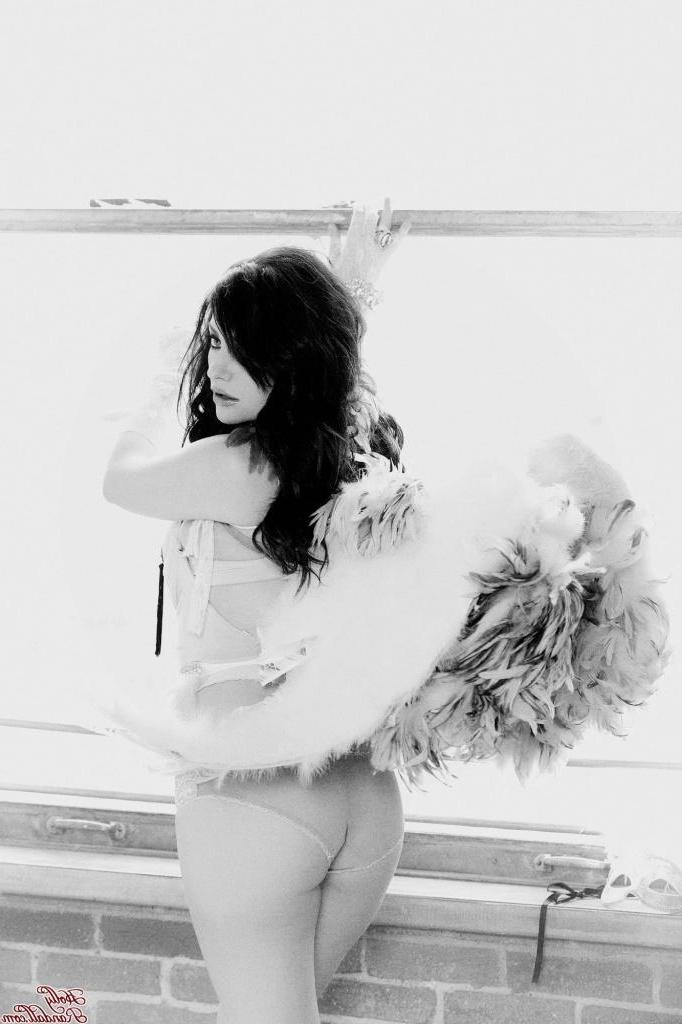 15P Pictures of Sovereign Syre dressed up in black and white