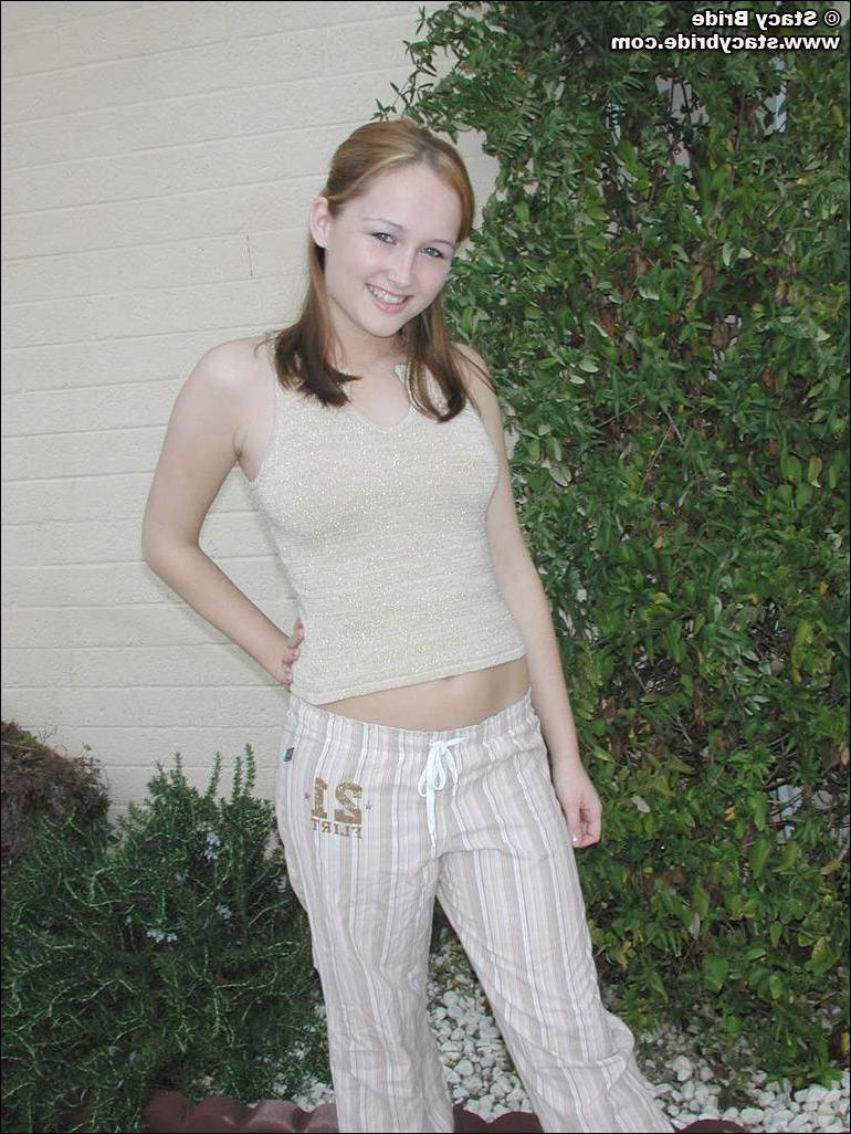 19P Pictures of Stacy Bride flashing her tits outside