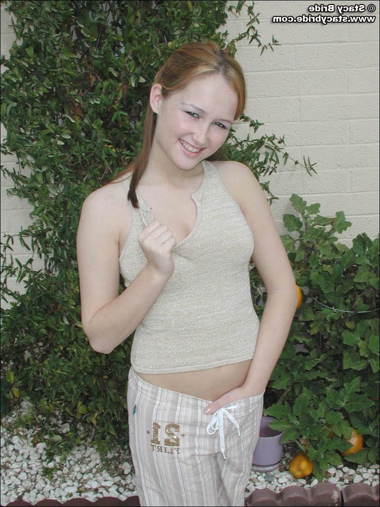 19P Pictures of Stacy Bride flashing her tits outside