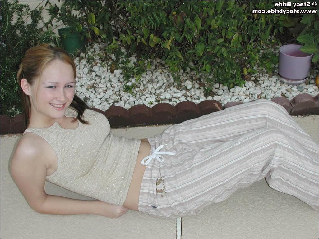 19P Pictures of Stacy Bride flashing her tits outside