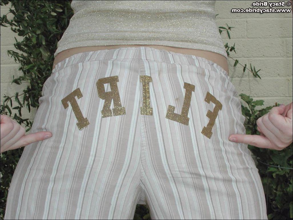 19P Pictures of Stacy Bride flashing her tits outside