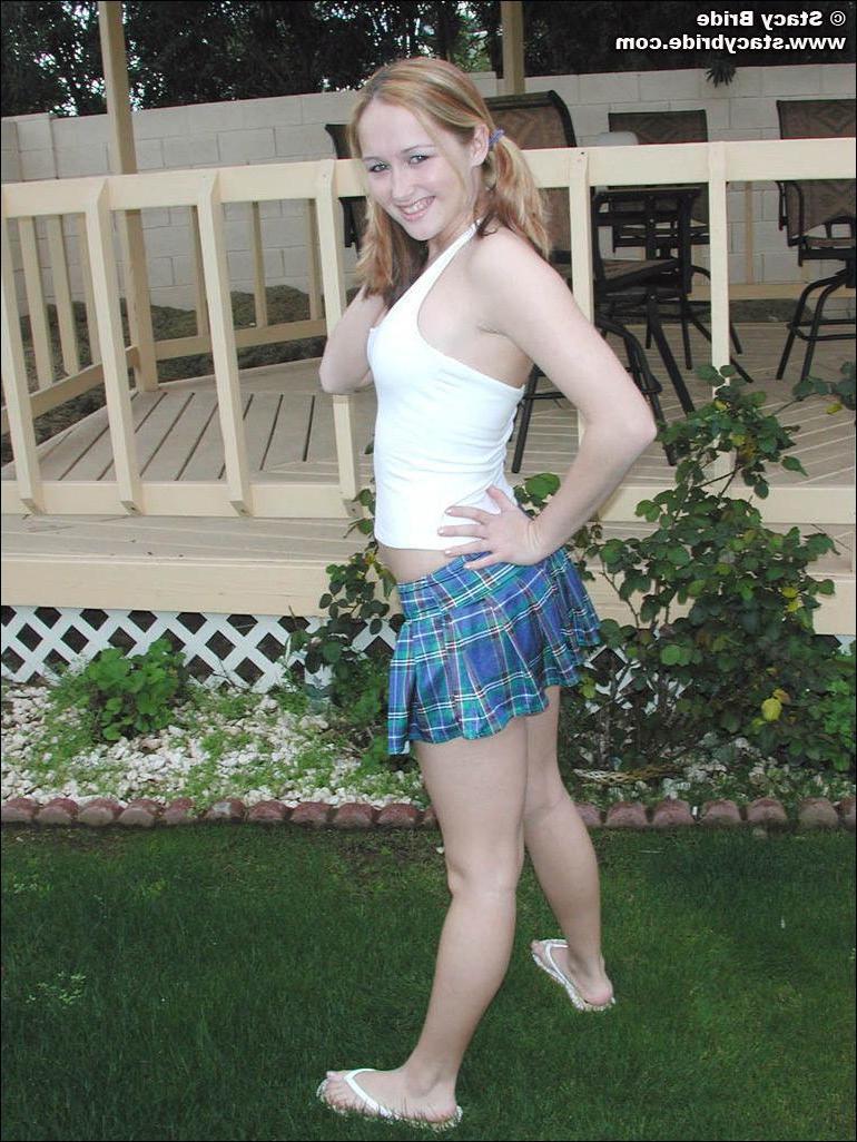 17P Pictures of Stacy Bride outside in her panties