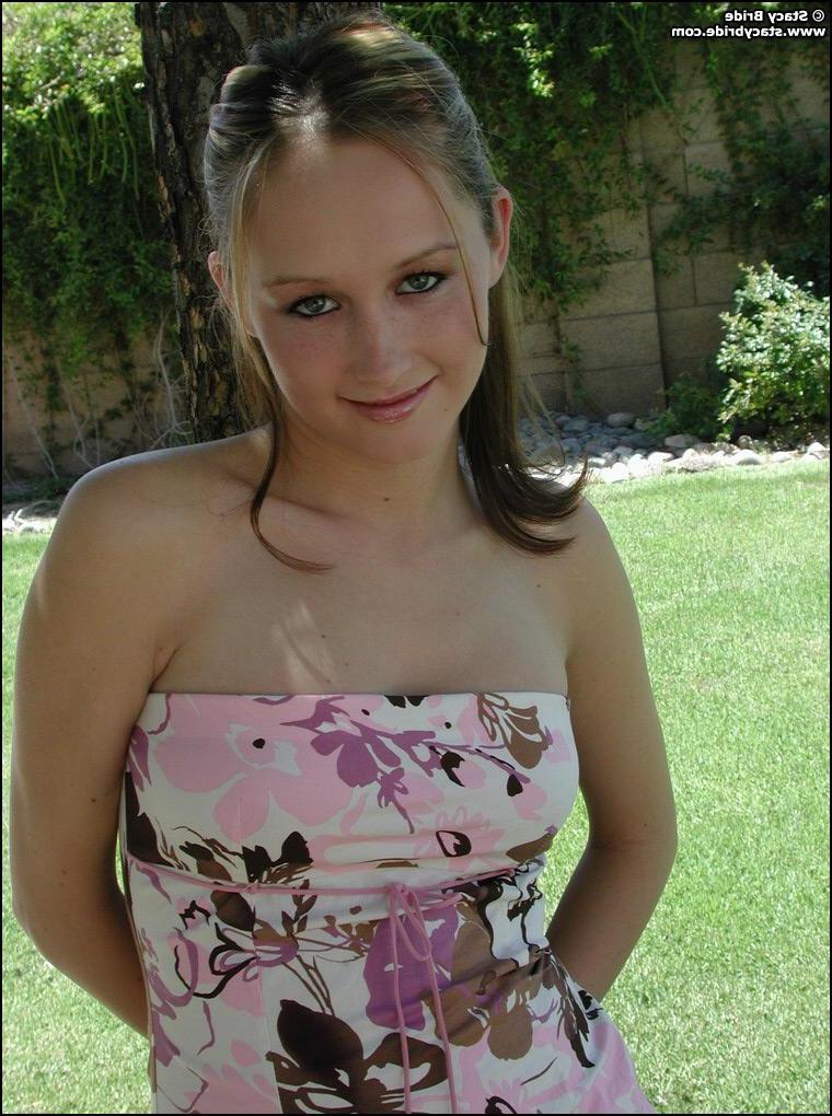20P Pictures of a coed naked in the back yard