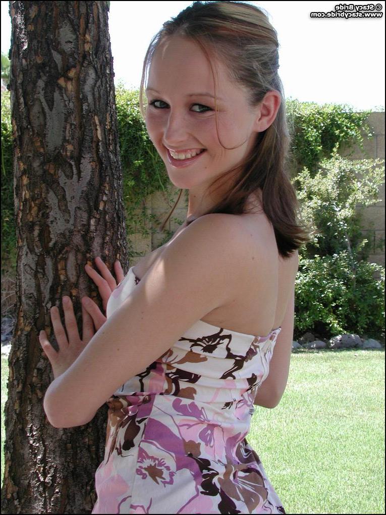 20P Pictures of a coed naked in the back yard