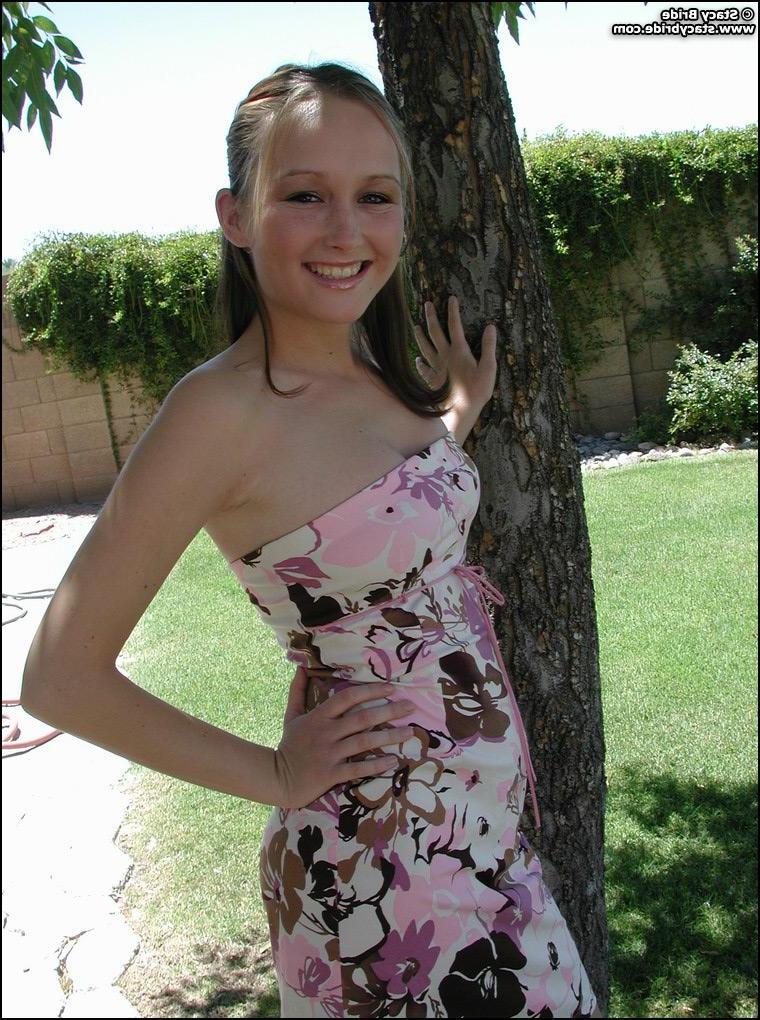 20P Pictures of a coed naked in the back yard