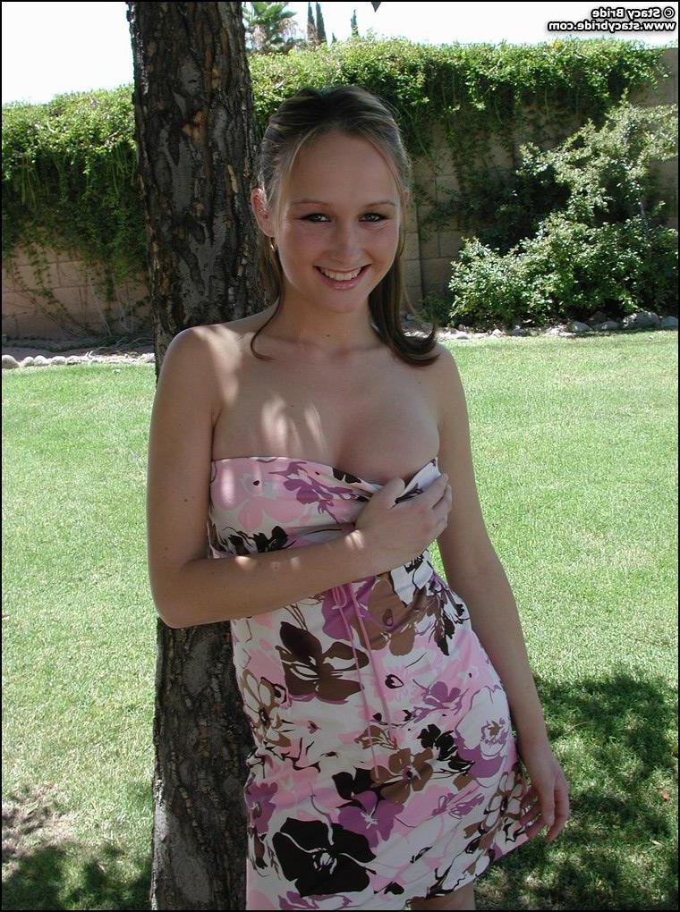 20P Pictures of a coed naked in the back yard