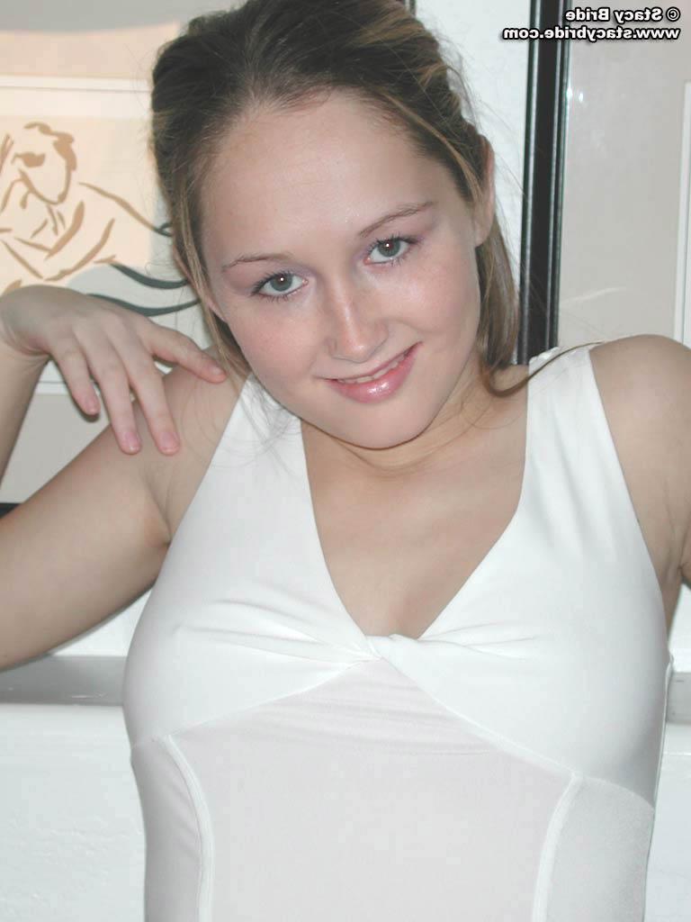 18P Pictures of Stacy Bride completely naked at home