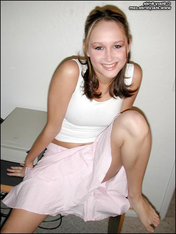 19P Pictures of Stacy Bride getting naked at the computer
