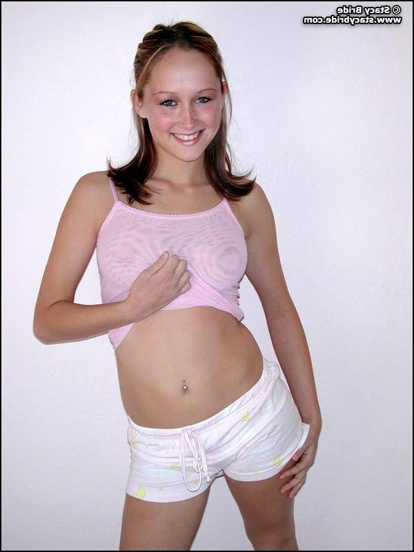 20P Pictures of a college coed showing you her fun parts