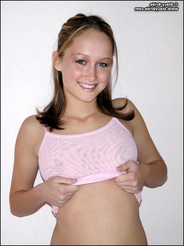 20P Pictures of a college coed showing you her fun parts