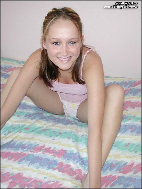 20P Pictures of a college coed showing you her fun parts