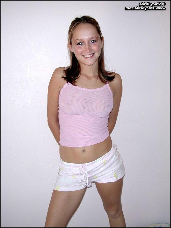 20P Pictures of a college coed showing you her fun parts
