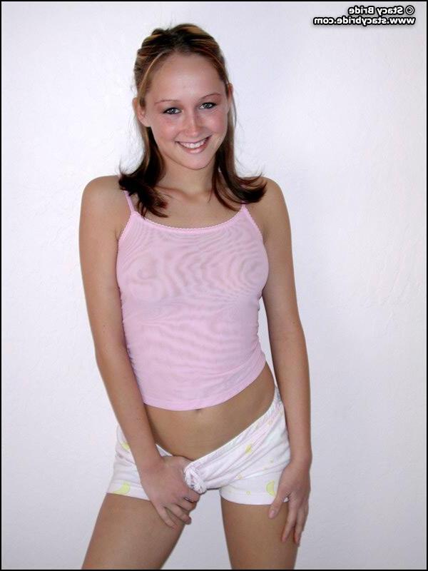 20P Pictures of a college coed showing you her fun parts