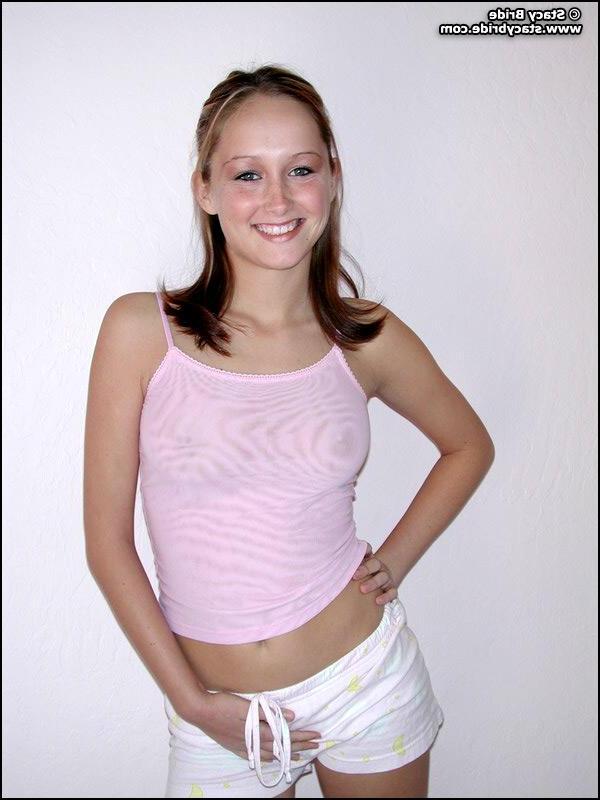 20P Pictures of a college coed showing you her fun parts