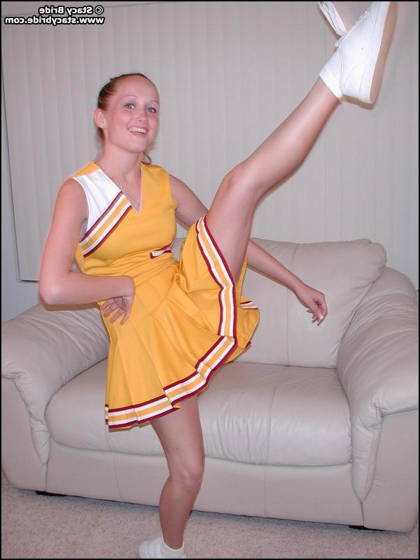 20P Pictures of a cheerleader getting naked at home