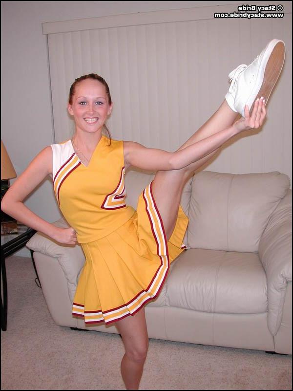 20P Pictures of a cheerleader getting naked at home