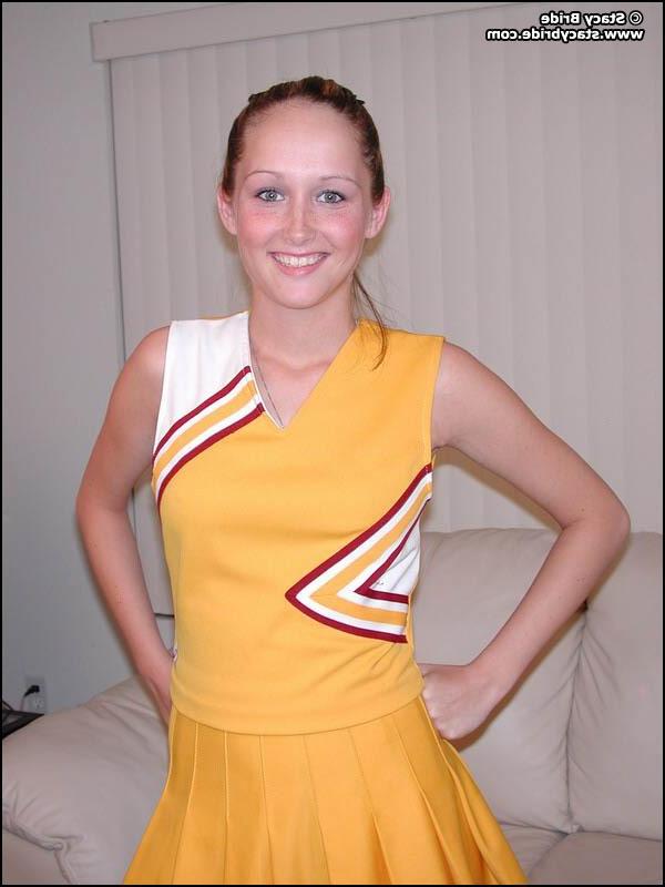 20P Pictures of a cheerleader getting naked at home