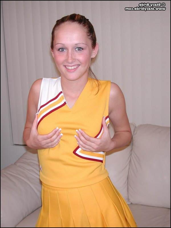 20P Pictures of a cheerleader getting naked at home