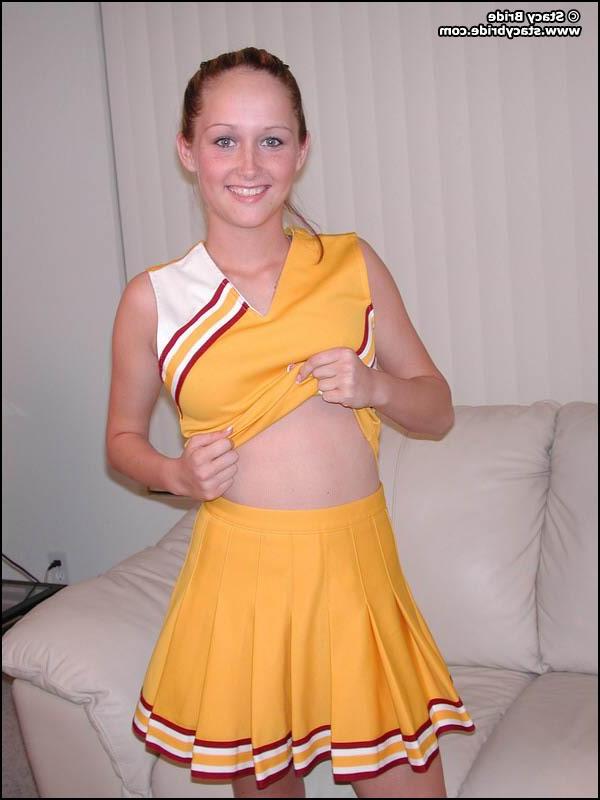 20P Pictures of a cheerleader getting naked at home