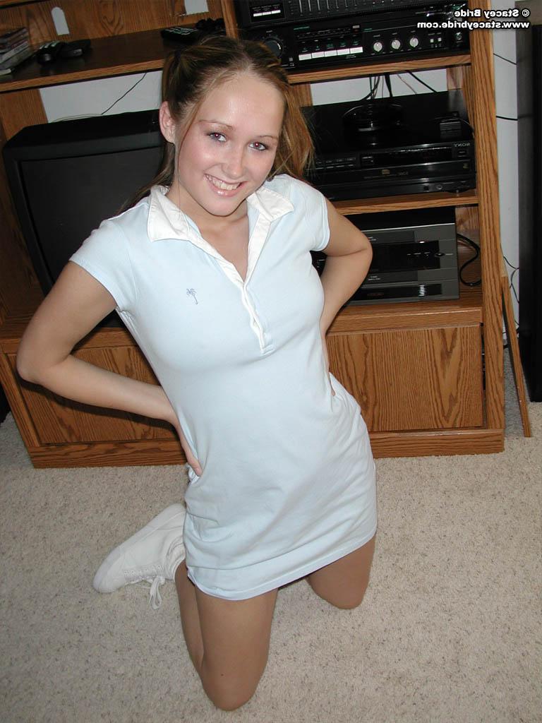 20P Pictures of a coed getting naked at home