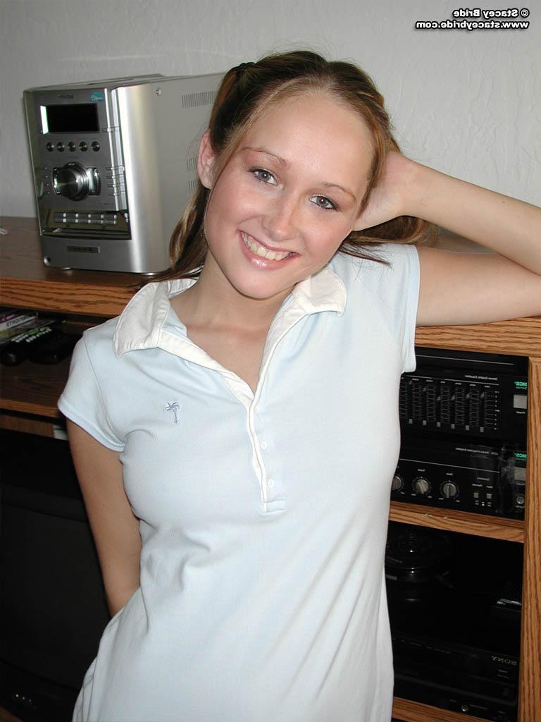 20P Pictures of a coed getting naked at home
