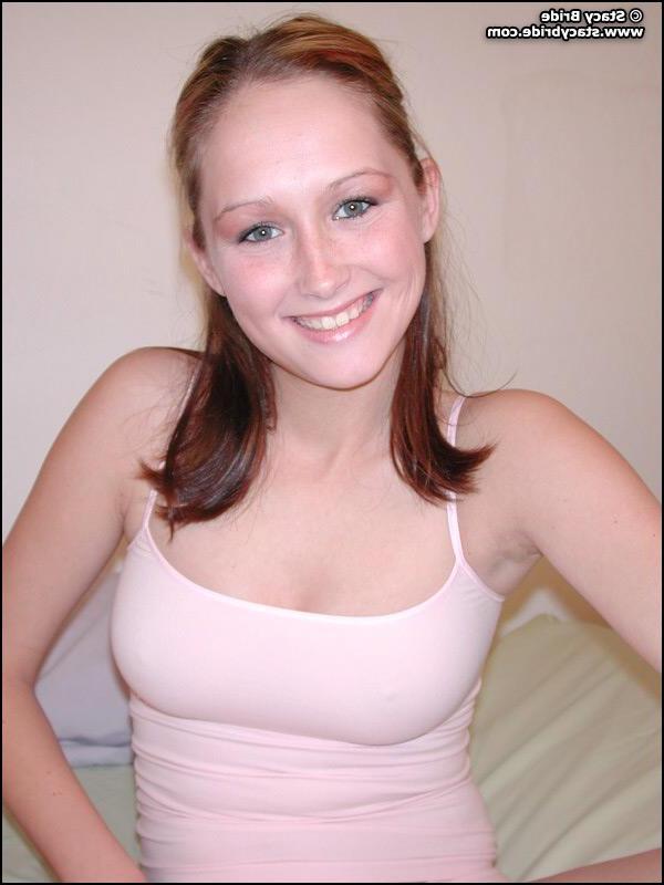 20P Pictures of a cute college coed getting naked in bed
