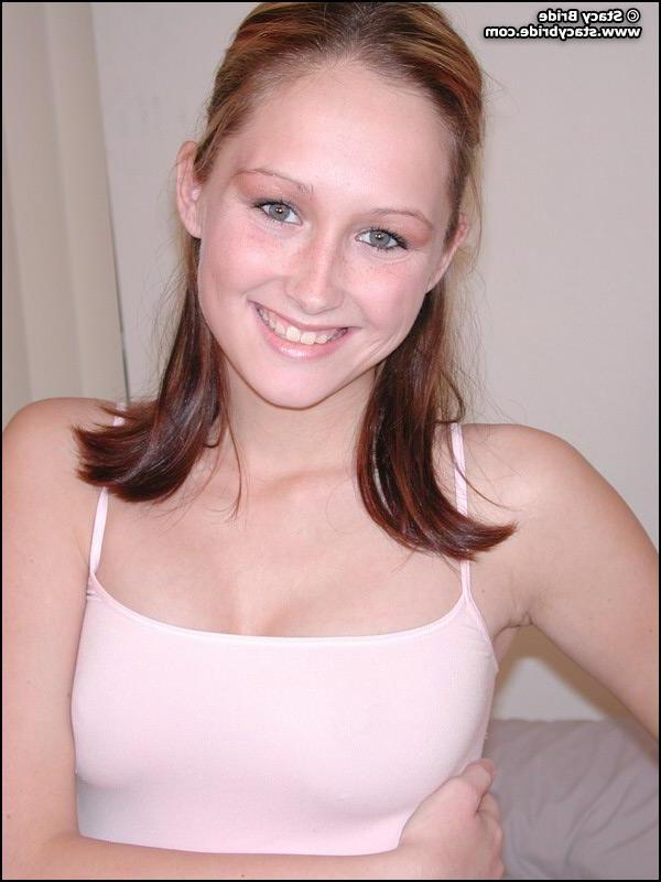 20P Pictures of a cute college coed getting naked in bed