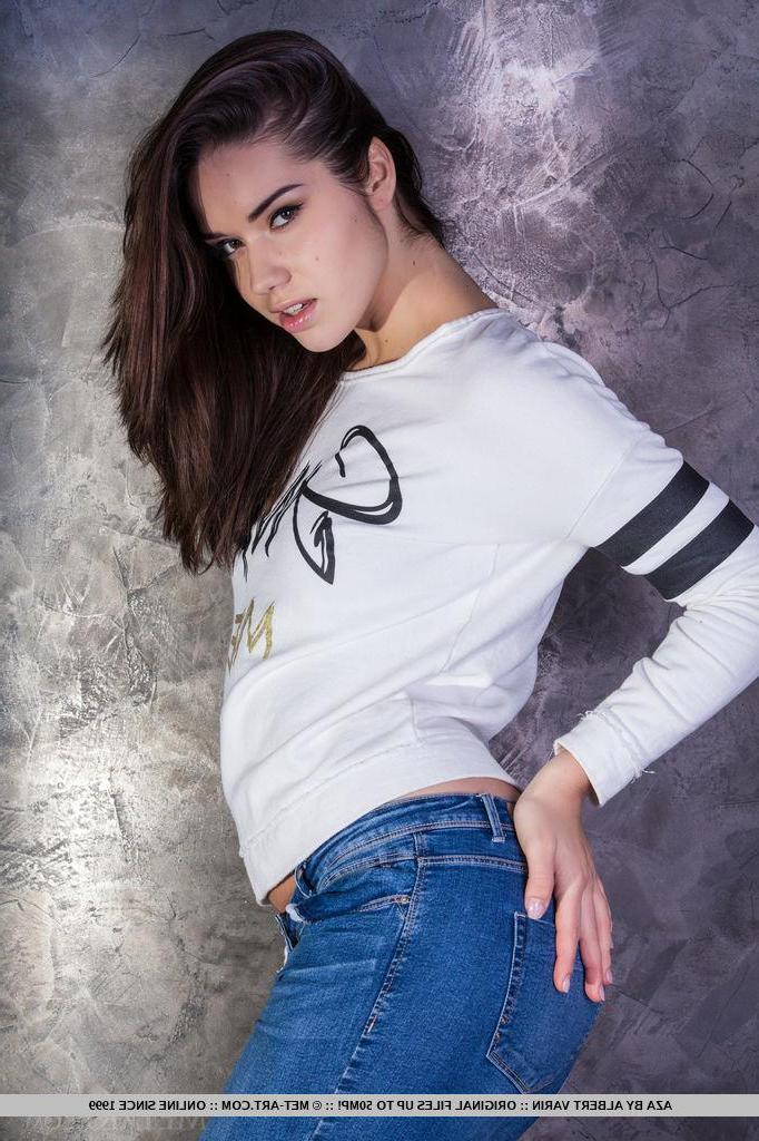 18P Brunette coed Summer slides down her jeans and shows you her hot body