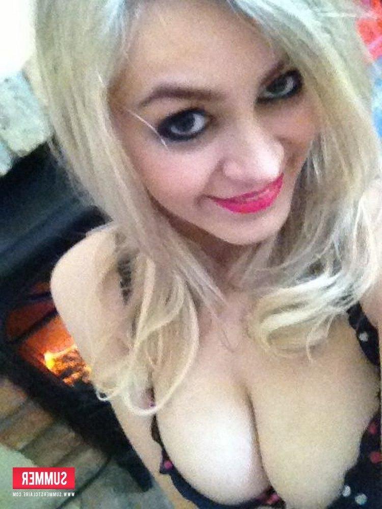 12P Blonde hottie Summer removes her cute lingerie to displays her amazing body