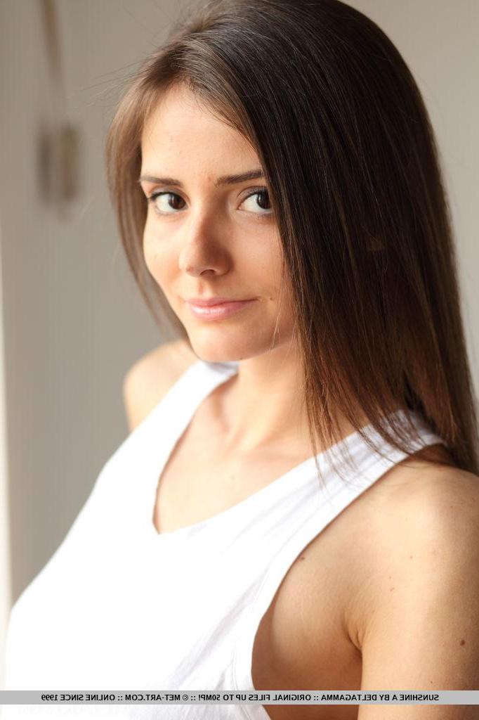 18P Beautiful girl Sunshine gets completely naked and offers you her super tight body