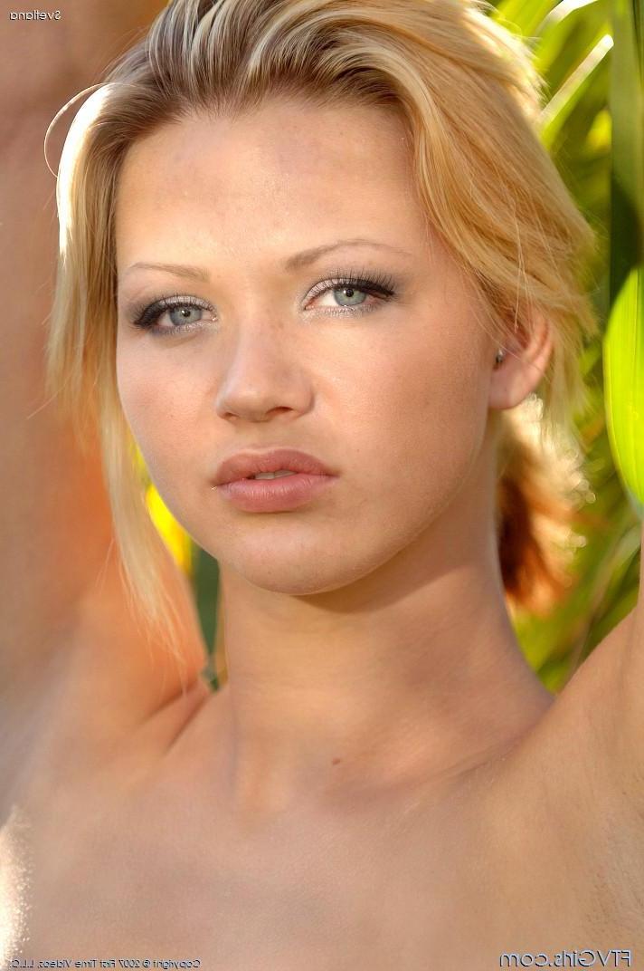 20P Pictures of Svetlana getting naked and frisky for you