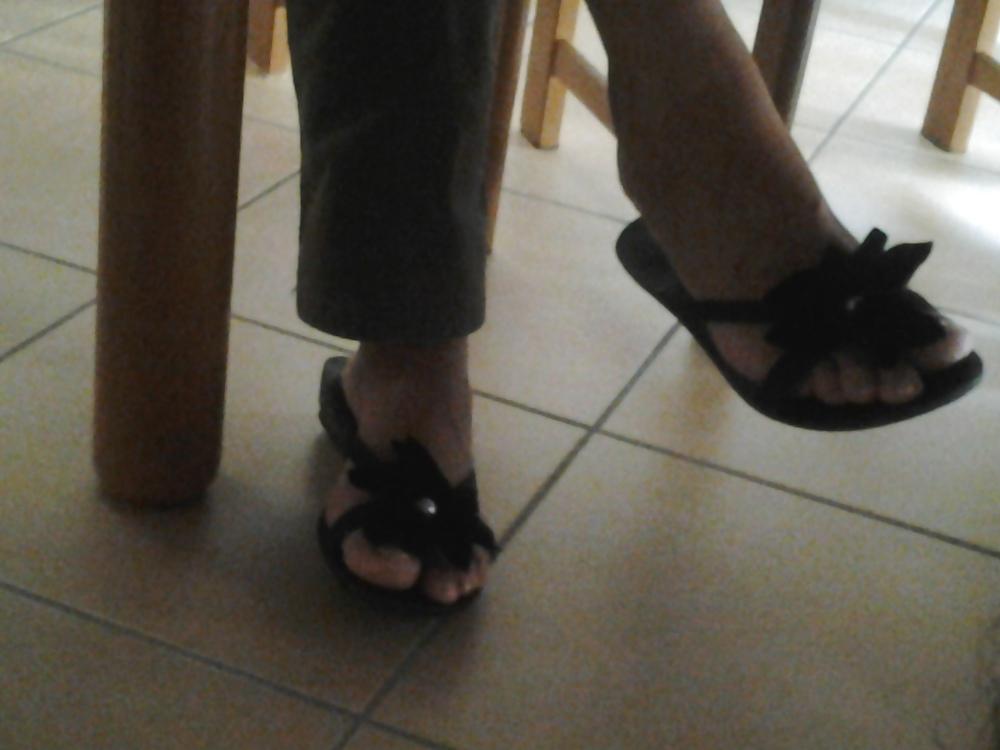 24P My aunt and cousin's sexy feet...