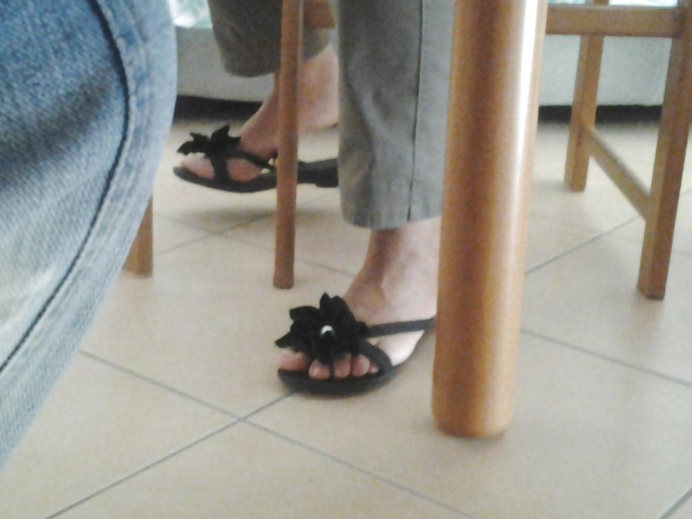 24P My aunt and cousin's sexy feet...