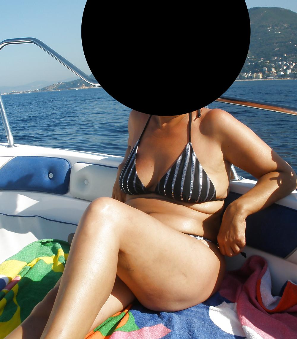 24P My aunt and cousin's sexy feet...
