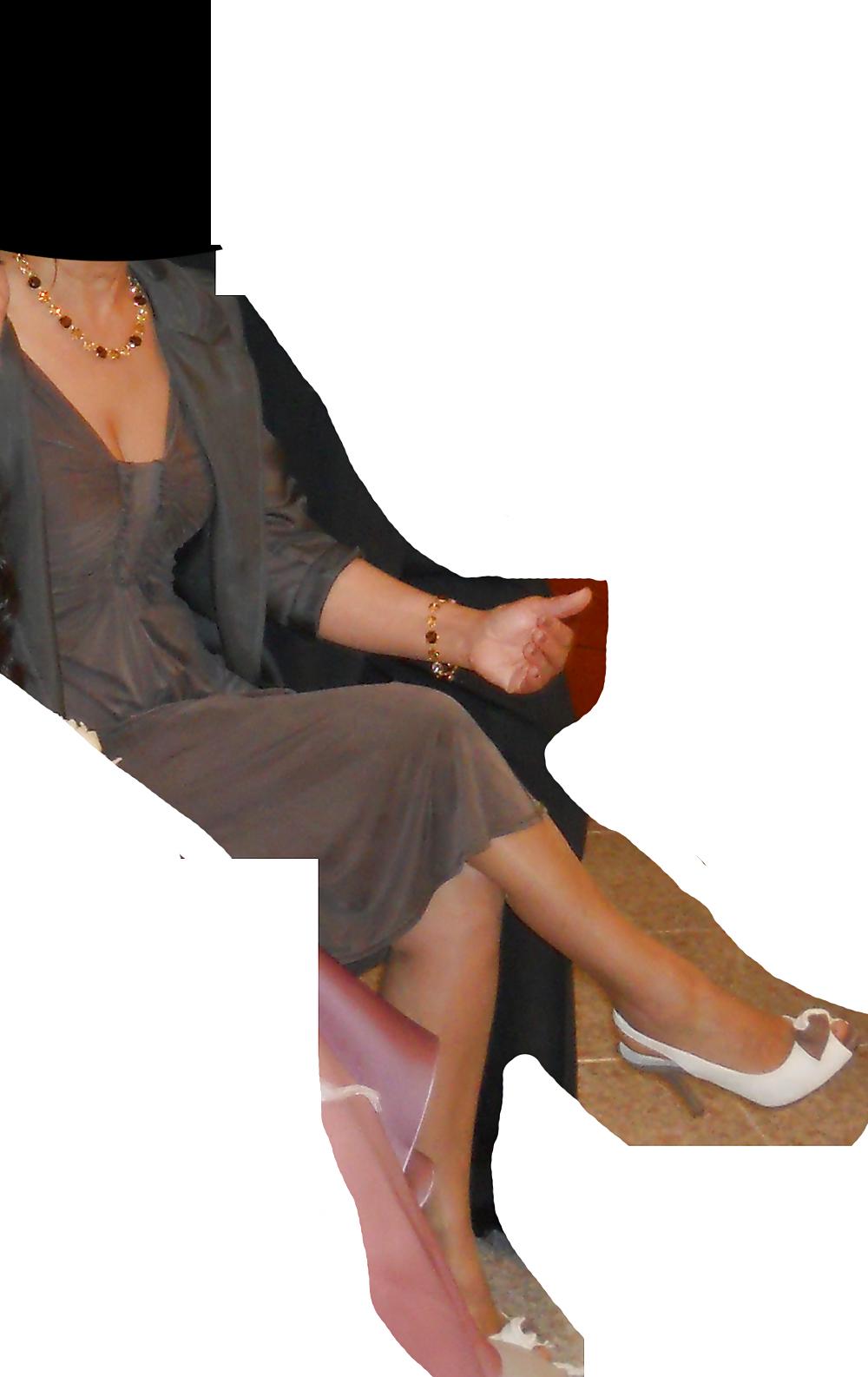 24P My aunt and cousin's sexy feet...