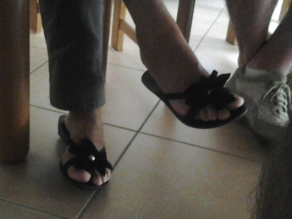 24P My aunt and cousin's sexy feet...