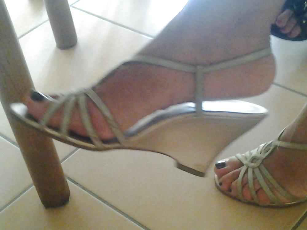 24P My aunt and cousin's sexy feet...