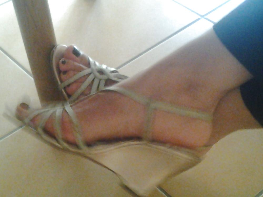 24P My aunt and cousin's sexy feet...