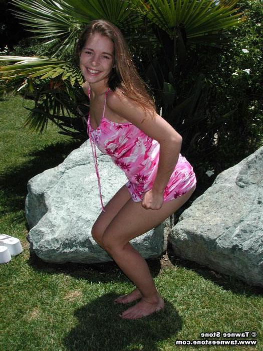 20P Pictures of Tawnee Stone catching some rays outside