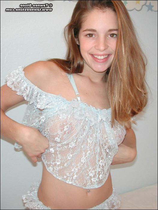 20P Pictures of Tawnee Stone taking off her top
