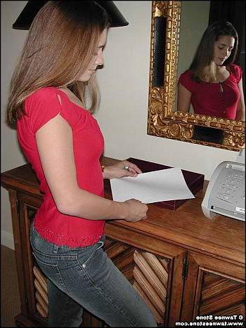 16P Cute teen Tawnee undressing