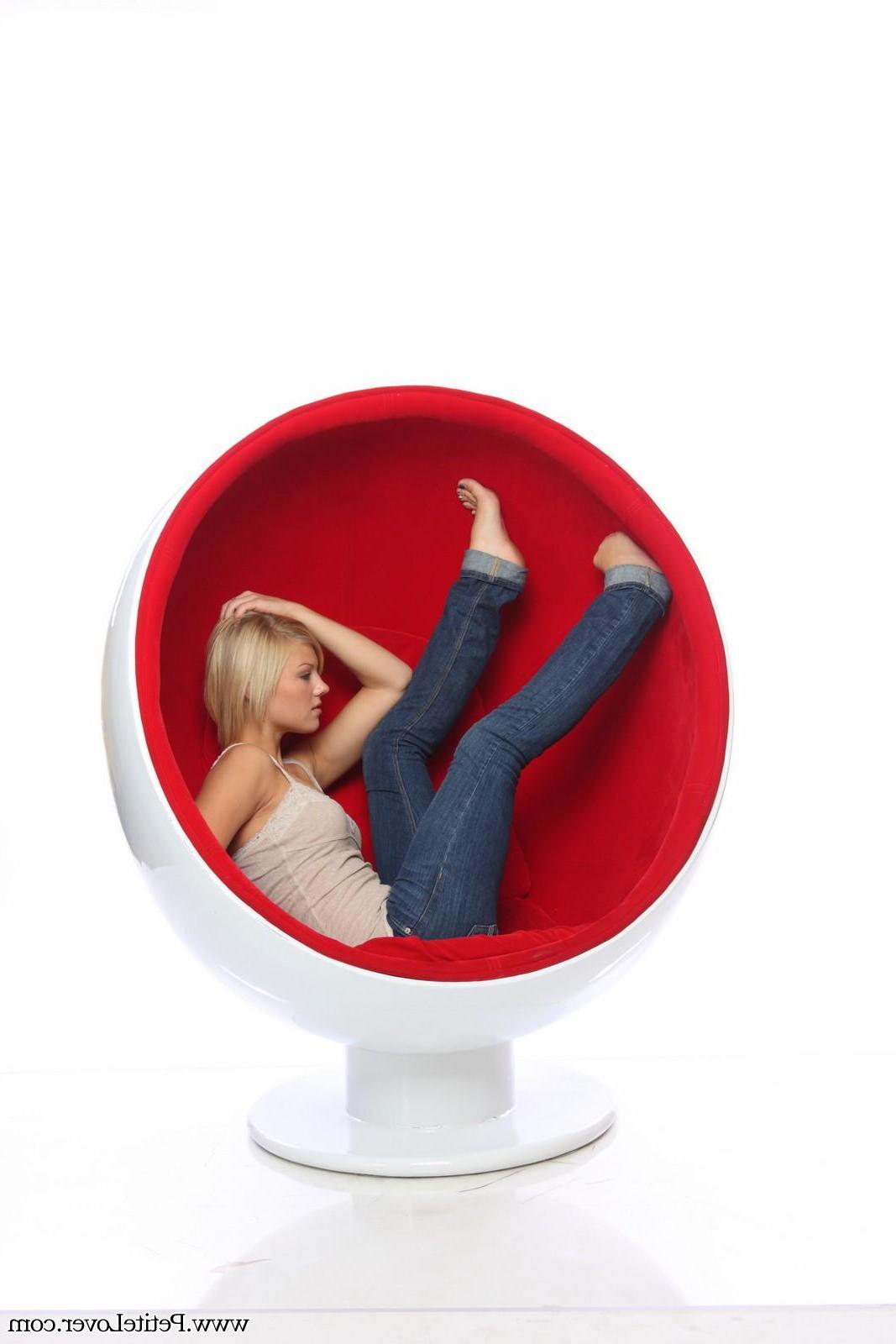 16P Blonde teen Tiffany poses for you in a red moon chair