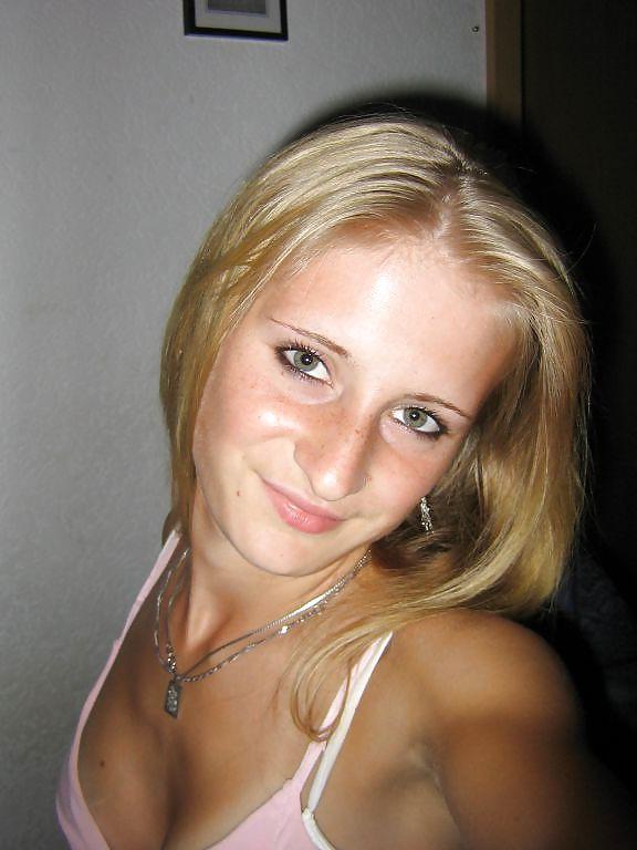 25P Another blonde with cute ass