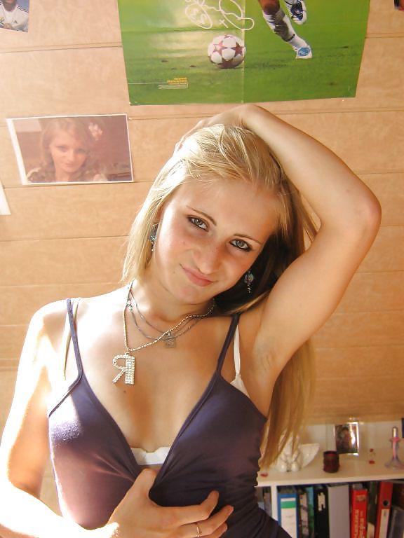 25P Another blonde with cute ass