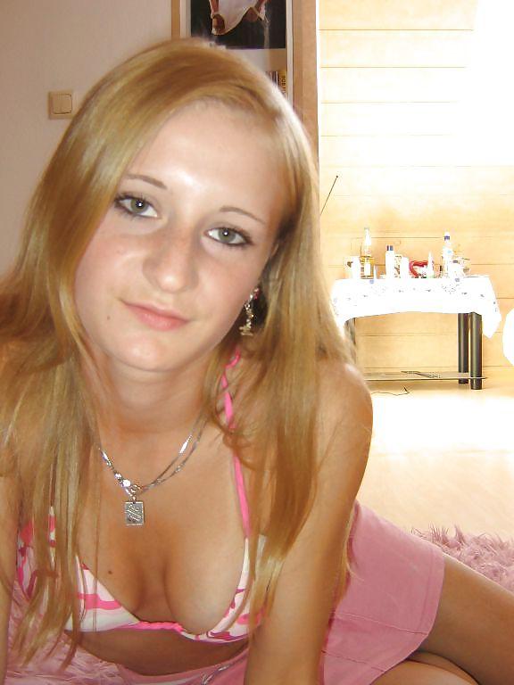 25P Another blonde with cute ass